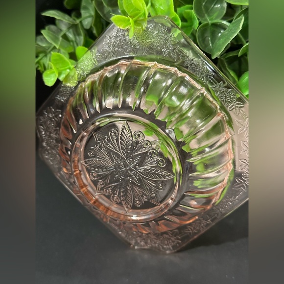 Hazel Atlas Glass FLORENTINE No.1 Poppy Pink 2-Handled Ruffled Nut Dish - Picture 6 of 16